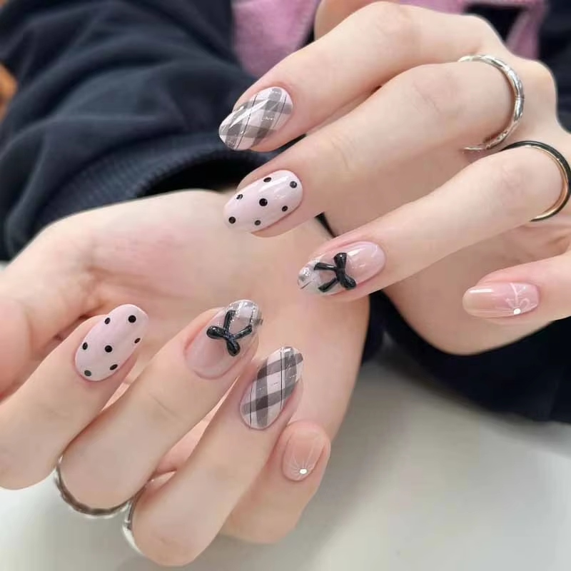 Press On Nail Set - 24Pcs French Plaid Bean Paste Pink